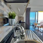 Coastal Views Terrace Apartamento *